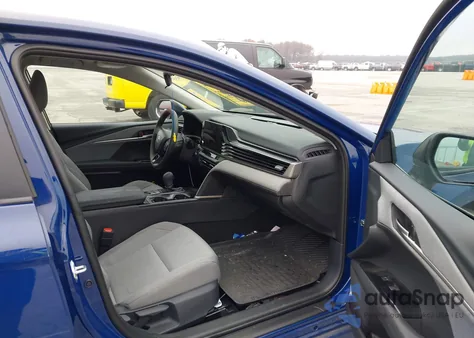 2025 Toyota Camry Le z USA, uszkodzony, nr VIN 4T1DBADK9SU033034